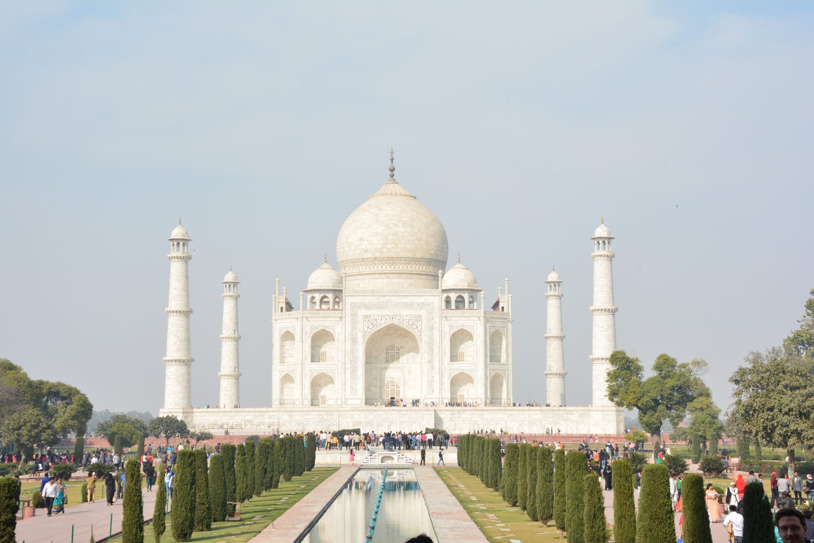 Hire Taxi from Black Taxi India for Taj Mahal